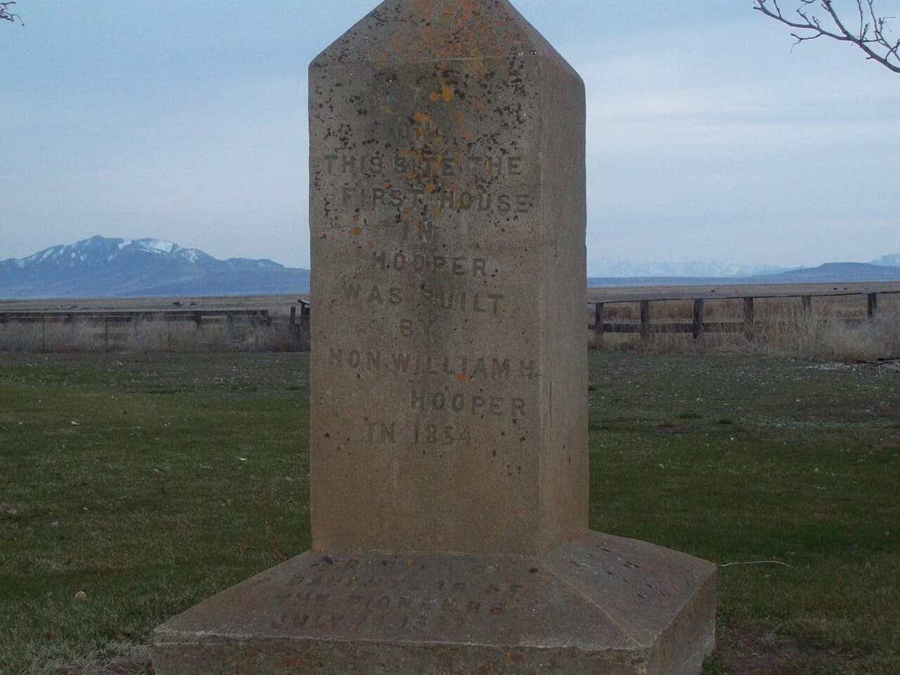 The first-house monument in Hooper