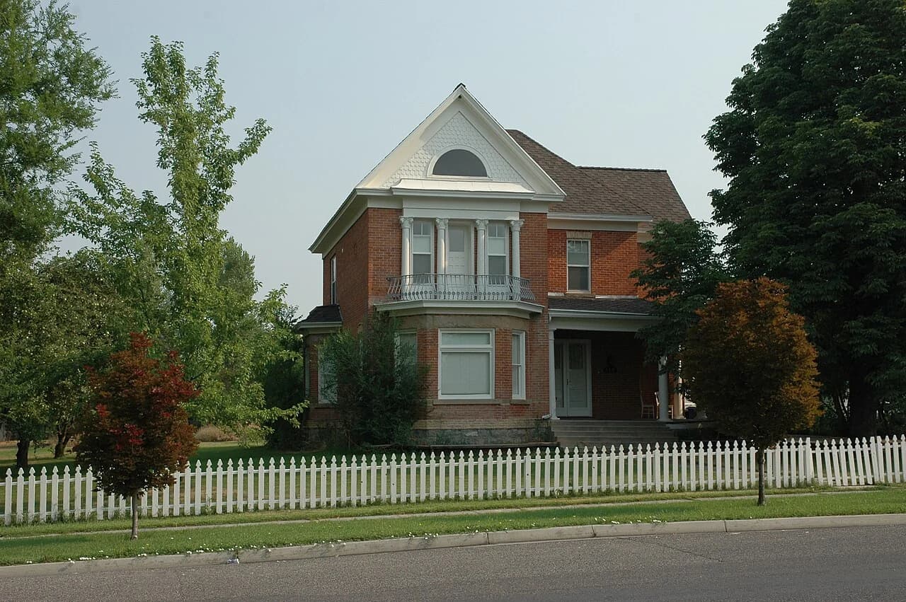 The historic Lee House in Hyde Park